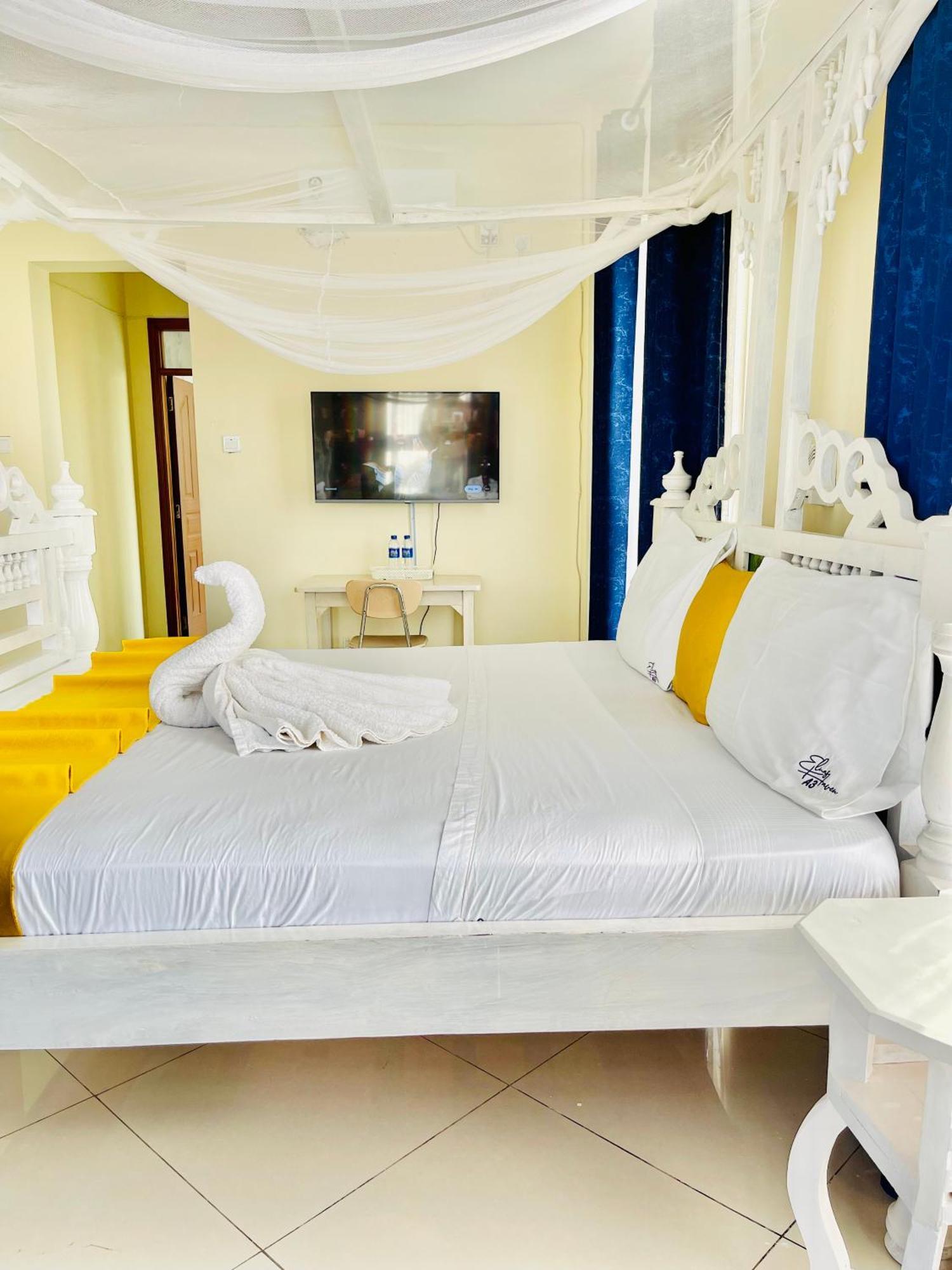 Bed and Breakfast Elna'S Nyali - Work & Unwind - Pool, Sea Views, Ac & Fast Wi-Fi Момбаса Экстерьер фото