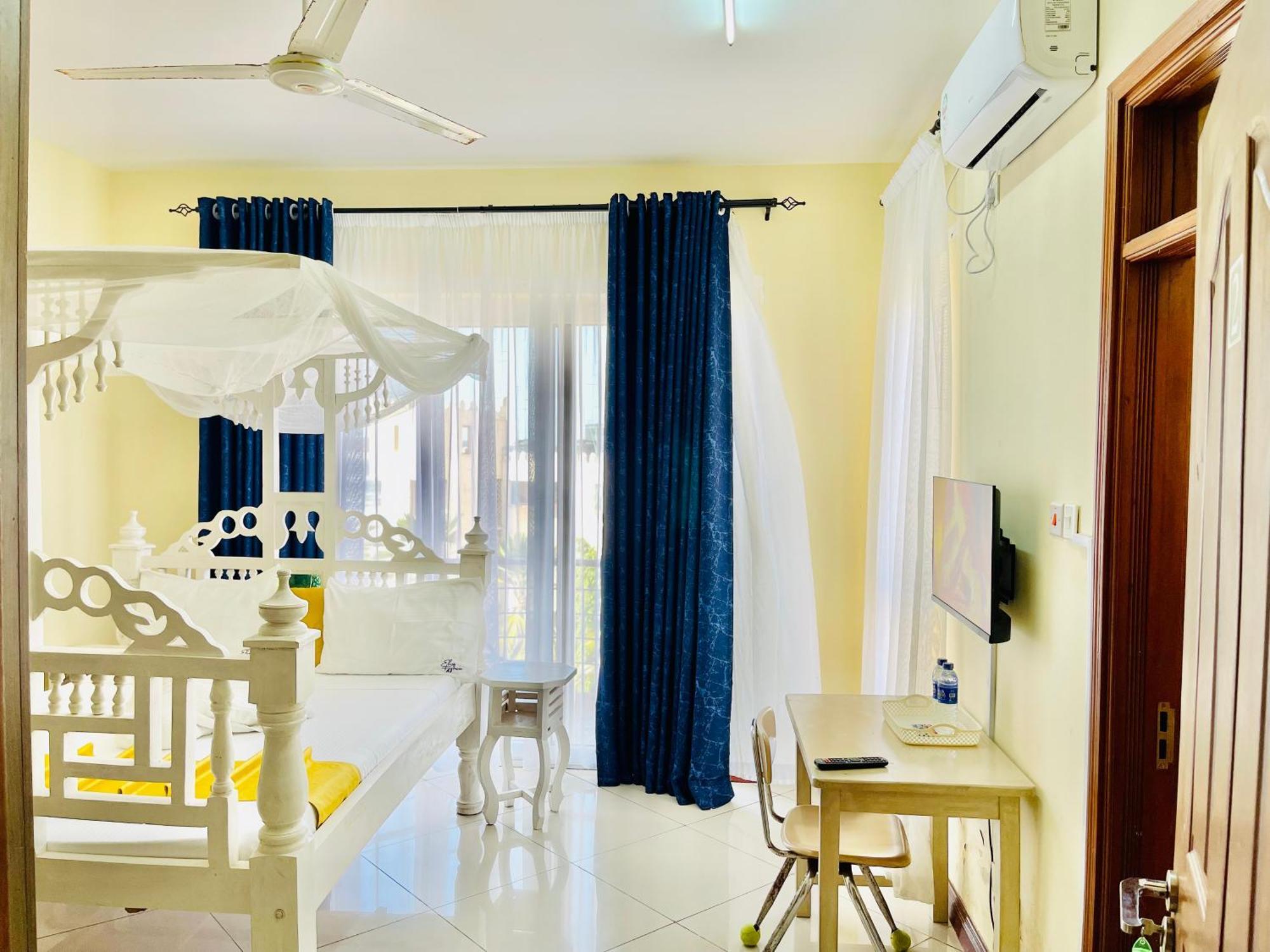 Bed and Breakfast Elna'S Nyali - Work & Unwind - Pool, Sea Views, Ac & Fast Wi-Fi Момбаса Экстерьер фото