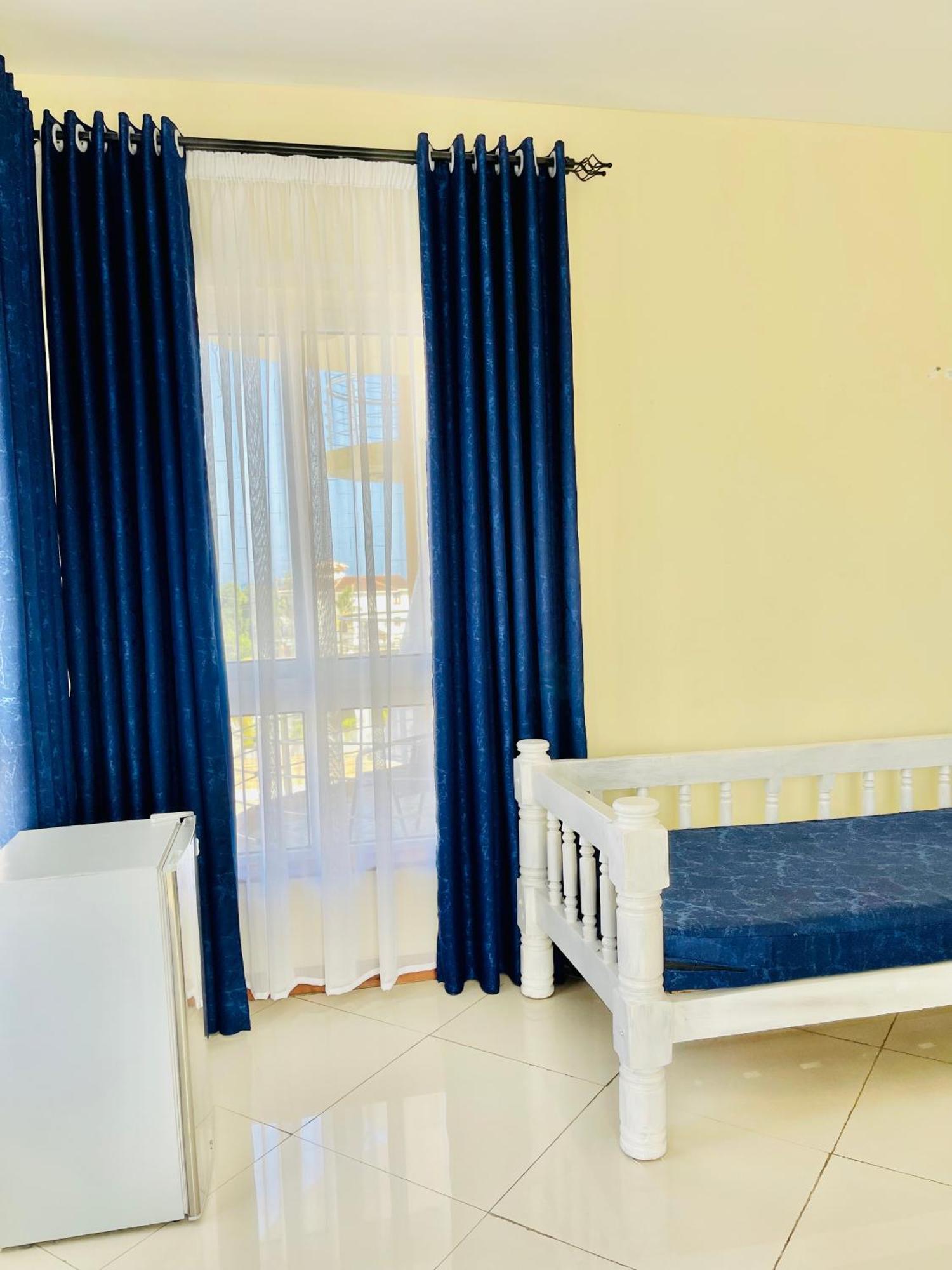 Bed and Breakfast Elna'S Nyali - Work & Unwind - Pool, Sea Views, Ac & Fast Wi-Fi Момбаса Экстерьер фото