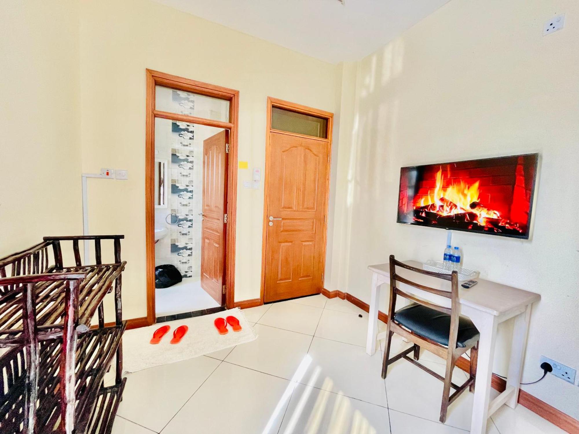 Bed and Breakfast Elna'S Nyali - Work & Unwind - Pool, Sea Views, Ac & Fast Wi-Fi Момбаса Экстерьер фото