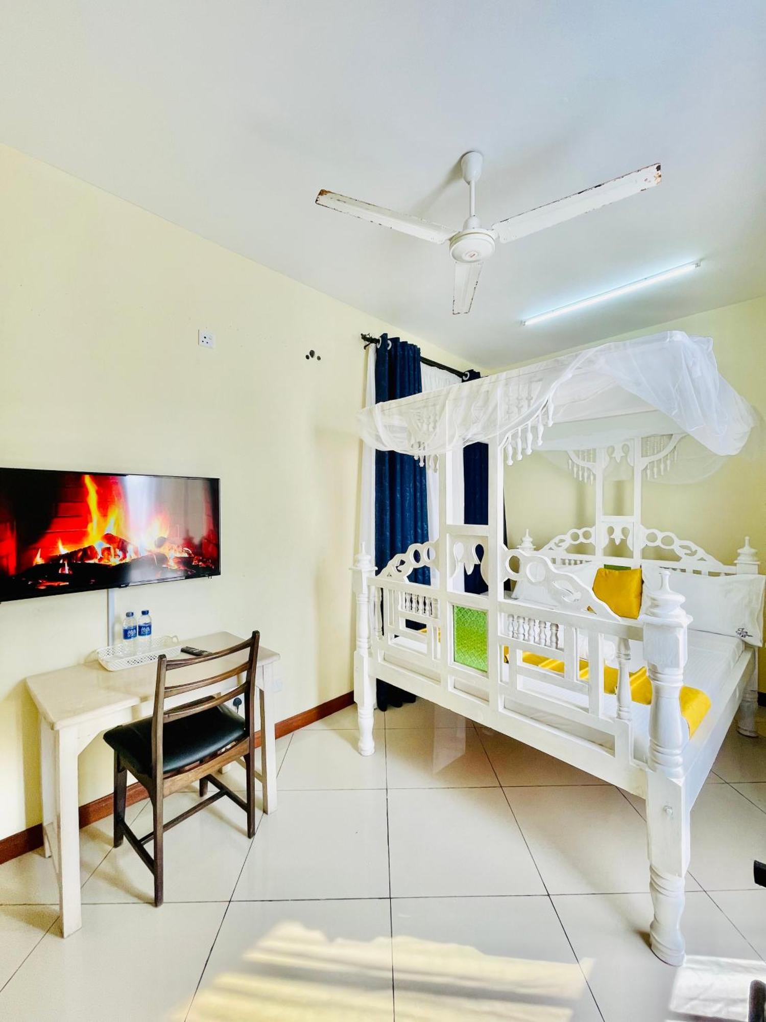 Bed and Breakfast Elna'S Nyali - Work & Unwind - Pool, Sea Views, Ac & Fast Wi-Fi Момбаса Экстерьер фото