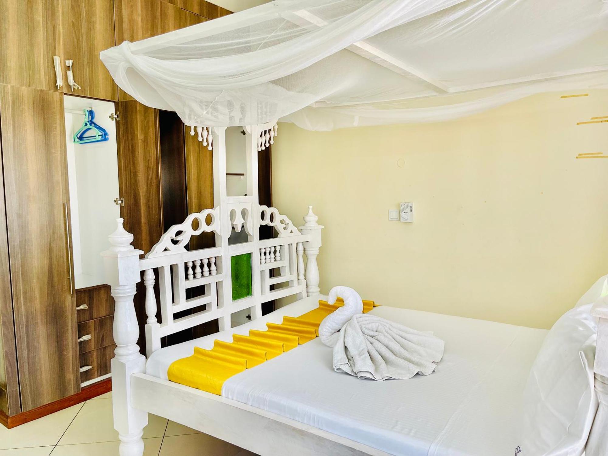Bed and Breakfast Elna'S Nyali - Work & Unwind - Pool, Sea Views, Ac & Fast Wi-Fi Момбаса Экстерьер фото
