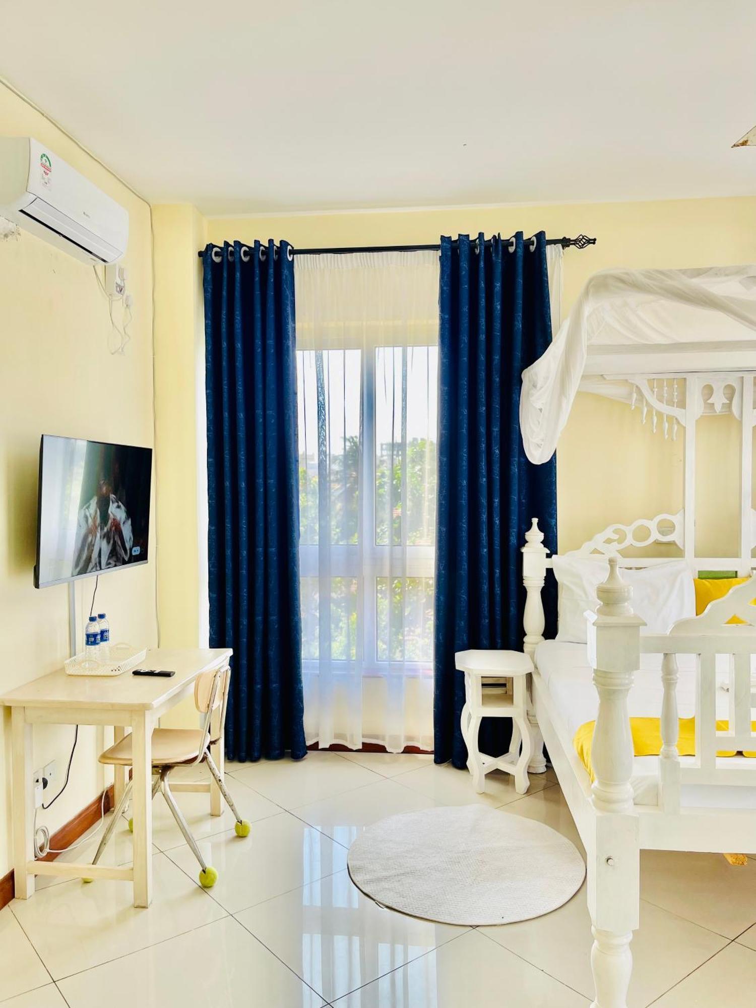 Bed and Breakfast Elna'S Nyali - Work & Unwind - Pool, Sea Views, Ac & Fast Wi-Fi Момбаса Экстерьер фото