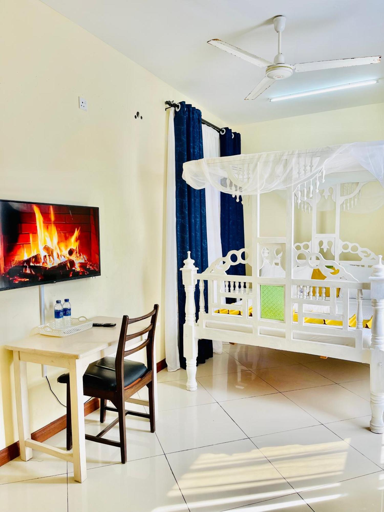 Bed and Breakfast Elna'S Nyali - Work & Unwind - Pool, Sea Views, Ac & Fast Wi-Fi Момбаса Экстерьер фото