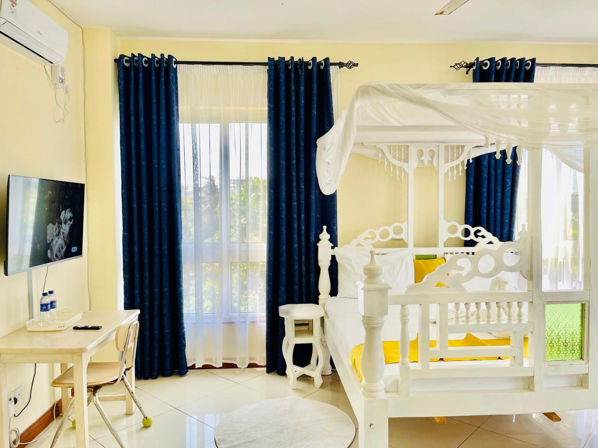 Bed and Breakfast Elna'S Nyali - Work & Unwind - Pool, Sea Views, Ac & Fast Wi-Fi Момбаса Экстерьер фото