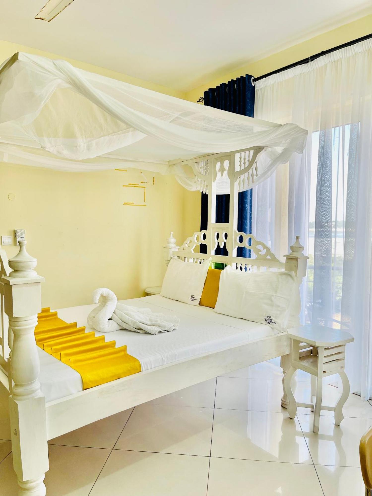Bed and Breakfast Elna'S Nyali - Work & Unwind - Pool, Sea Views, Ac & Fast Wi-Fi Момбаса Экстерьер фото