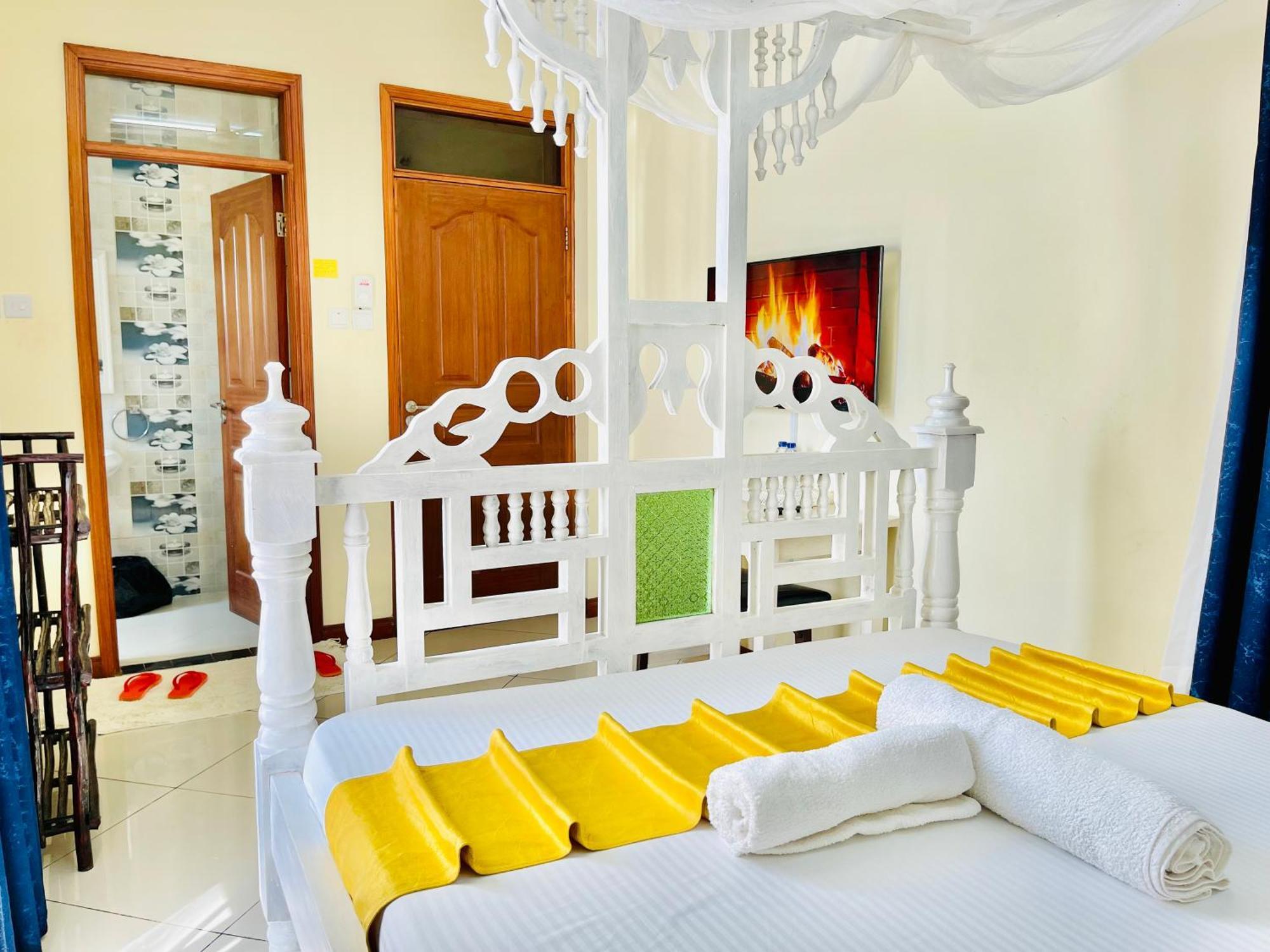 Bed and Breakfast Elna'S Nyali - Work & Unwind - Pool, Sea Views, Ac & Fast Wi-Fi Момбаса Экстерьер фото