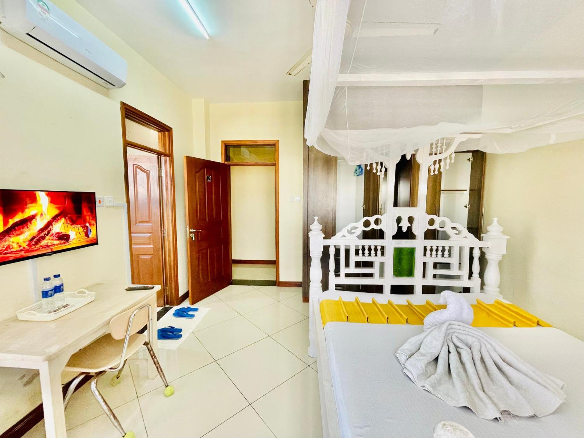 Bed and Breakfast Elna'S Nyali - Work & Unwind - Pool, Sea Views, Ac & Fast Wi-Fi Момбаса Экстерьер фото