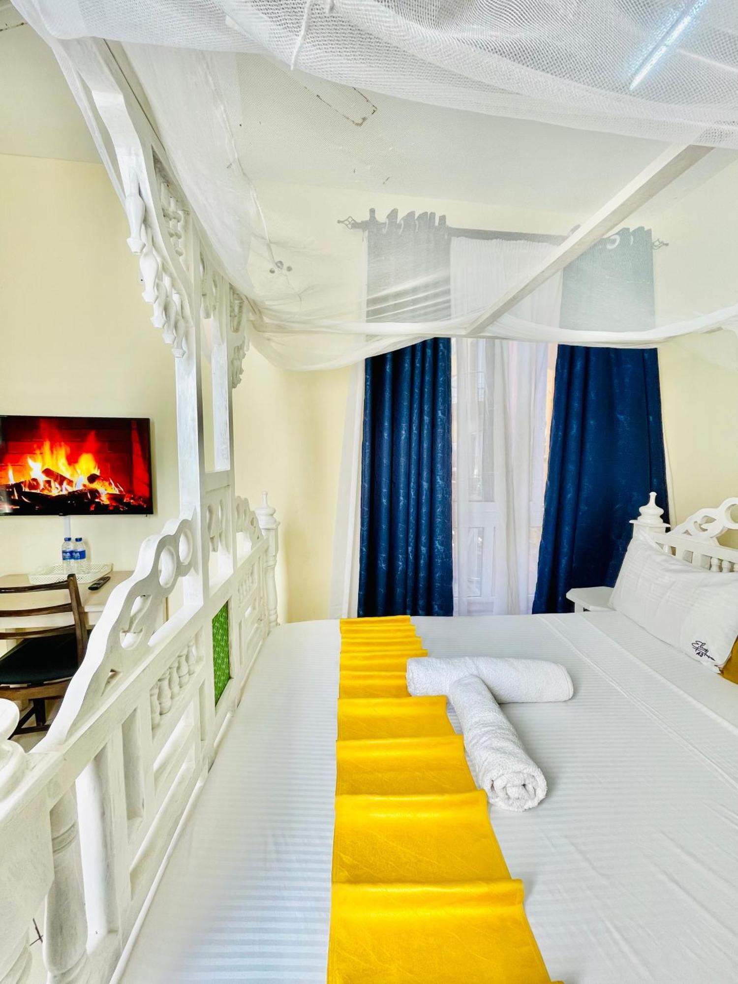 Bed and Breakfast Elna'S Nyali - Work & Unwind - Pool, Sea Views, Ac & Fast Wi-Fi Момбаса Экстерьер фото