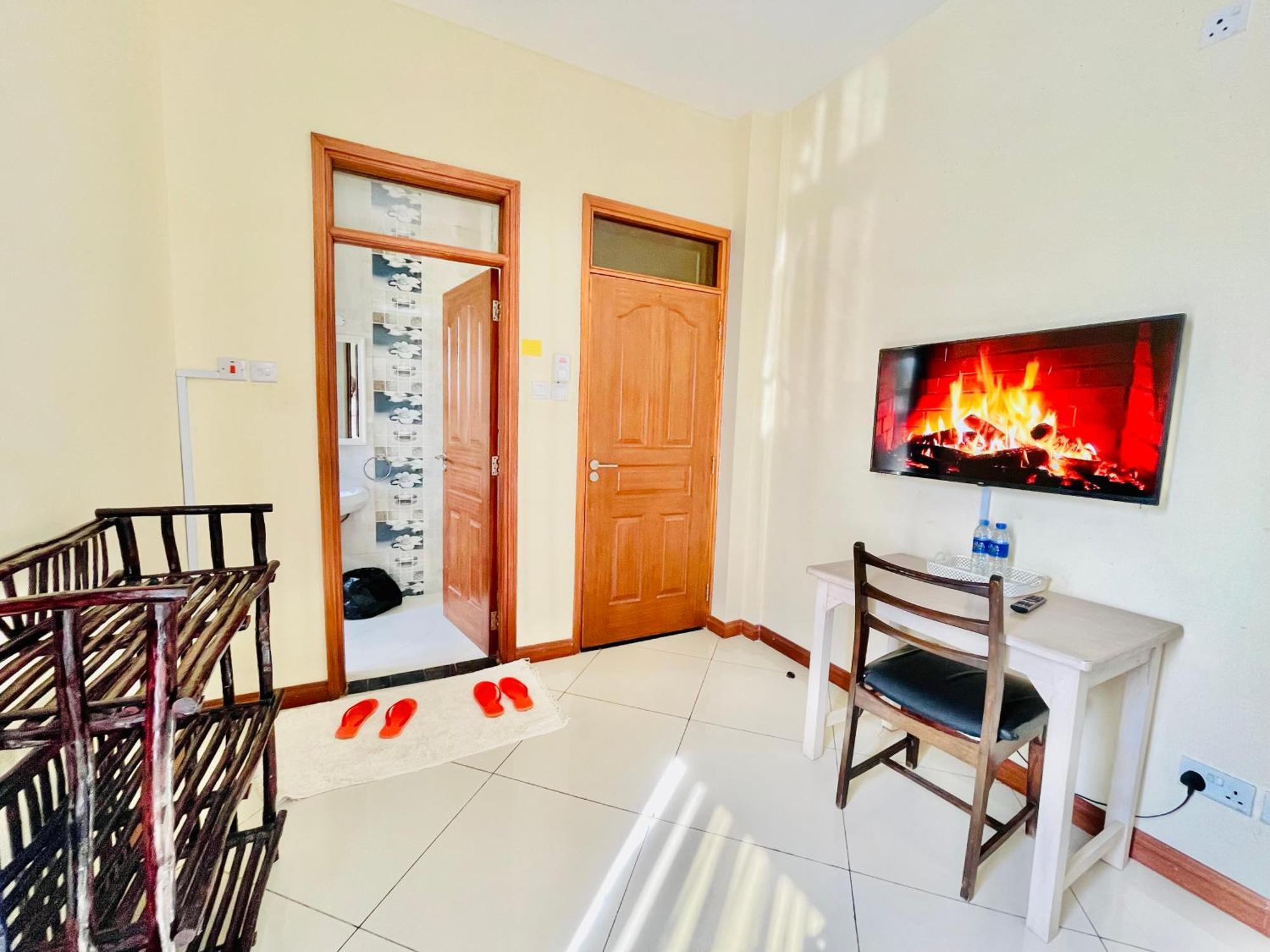 Bed and Breakfast Elna'S Nyali - Work & Unwind - Pool, Sea Views, Ac & Fast Wi-Fi Момбаса Экстерьер фото