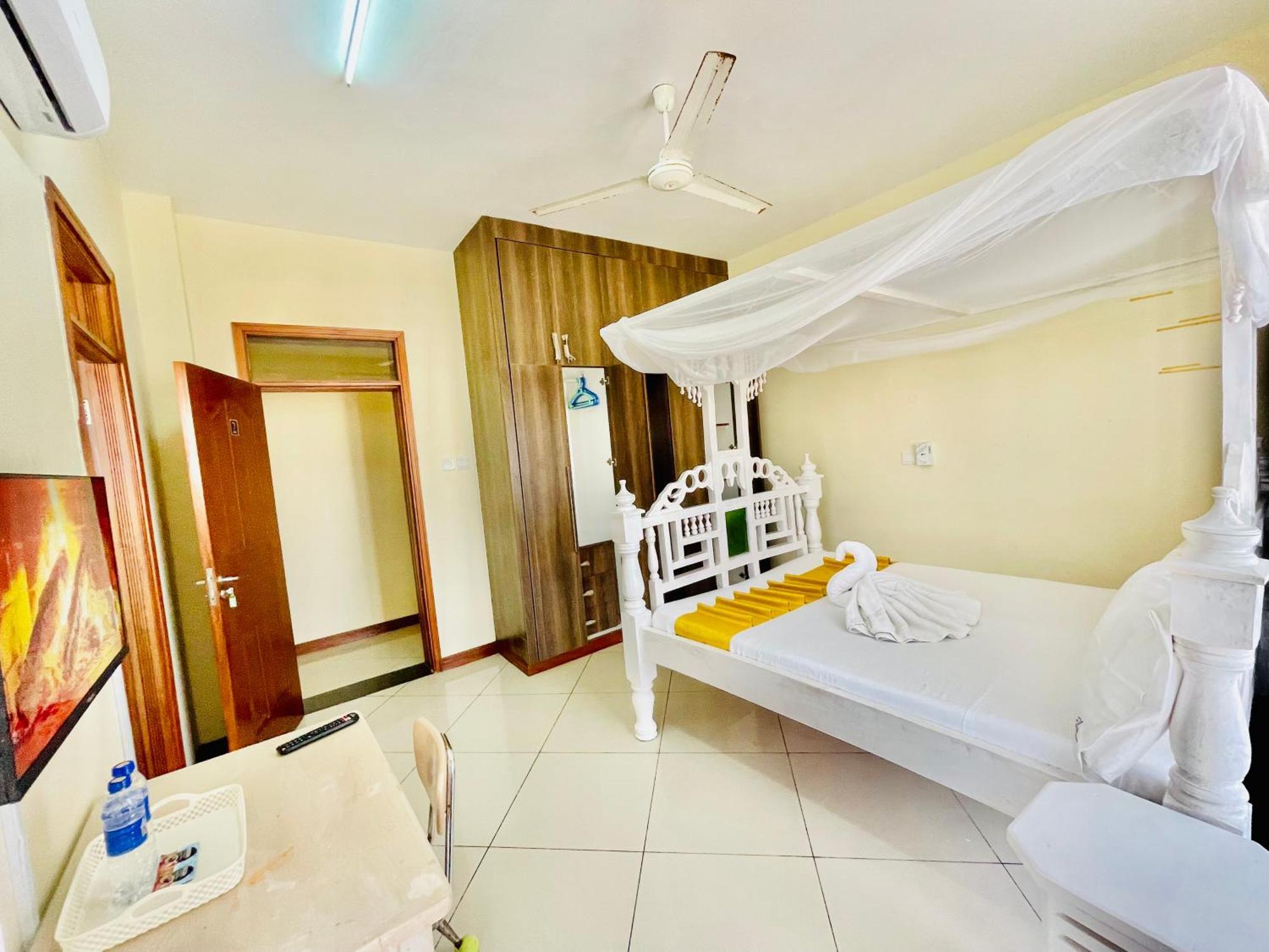Bed and Breakfast Elna'S Nyali - Work & Unwind - Pool, Sea Views, Ac & Fast Wi-Fi Момбаса Экстерьер фото