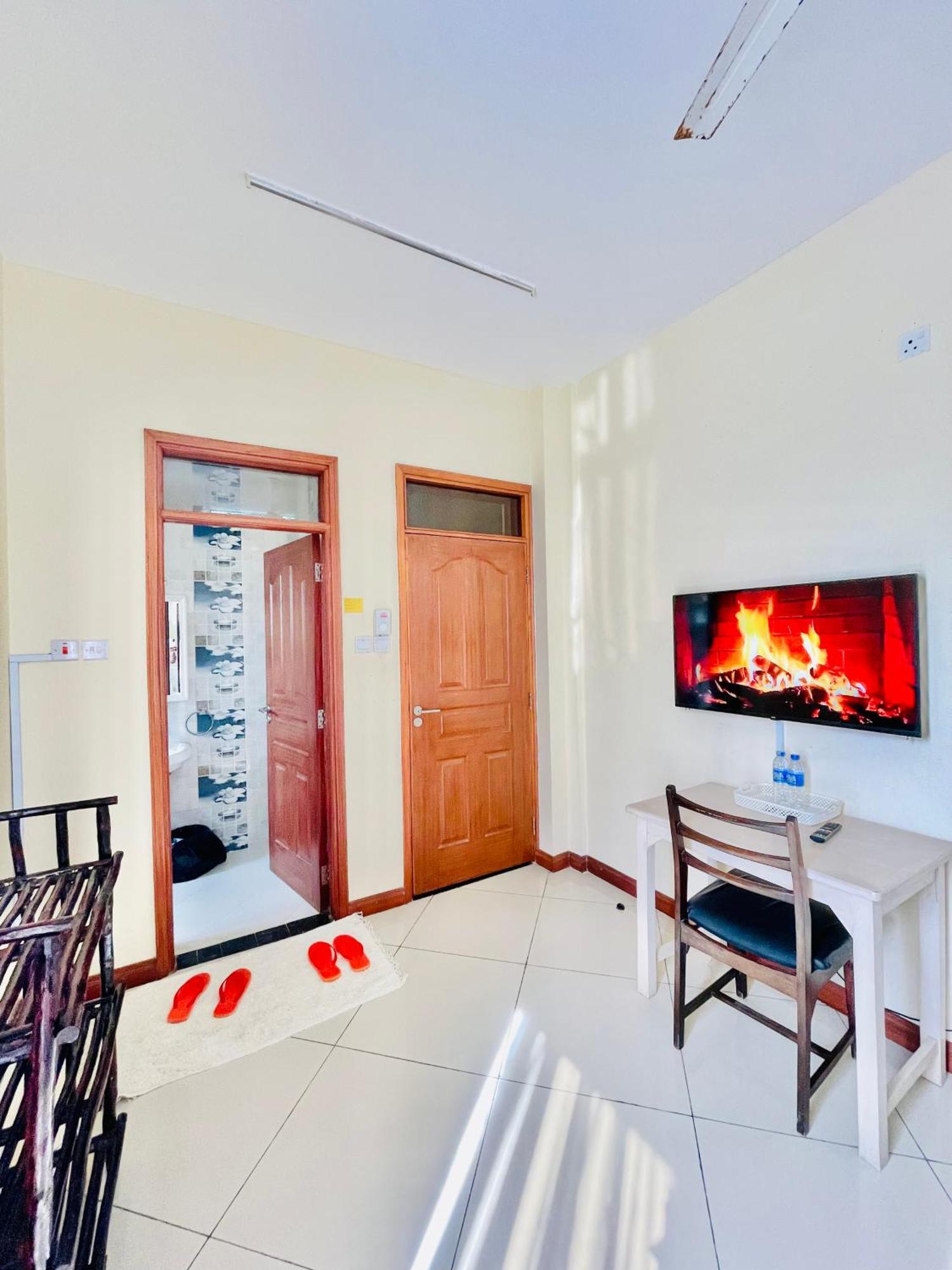 Bed and Breakfast Elna'S Nyali - Work & Unwind - Pool, Sea Views, Ac & Fast Wi-Fi Момбаса Экстерьер фото