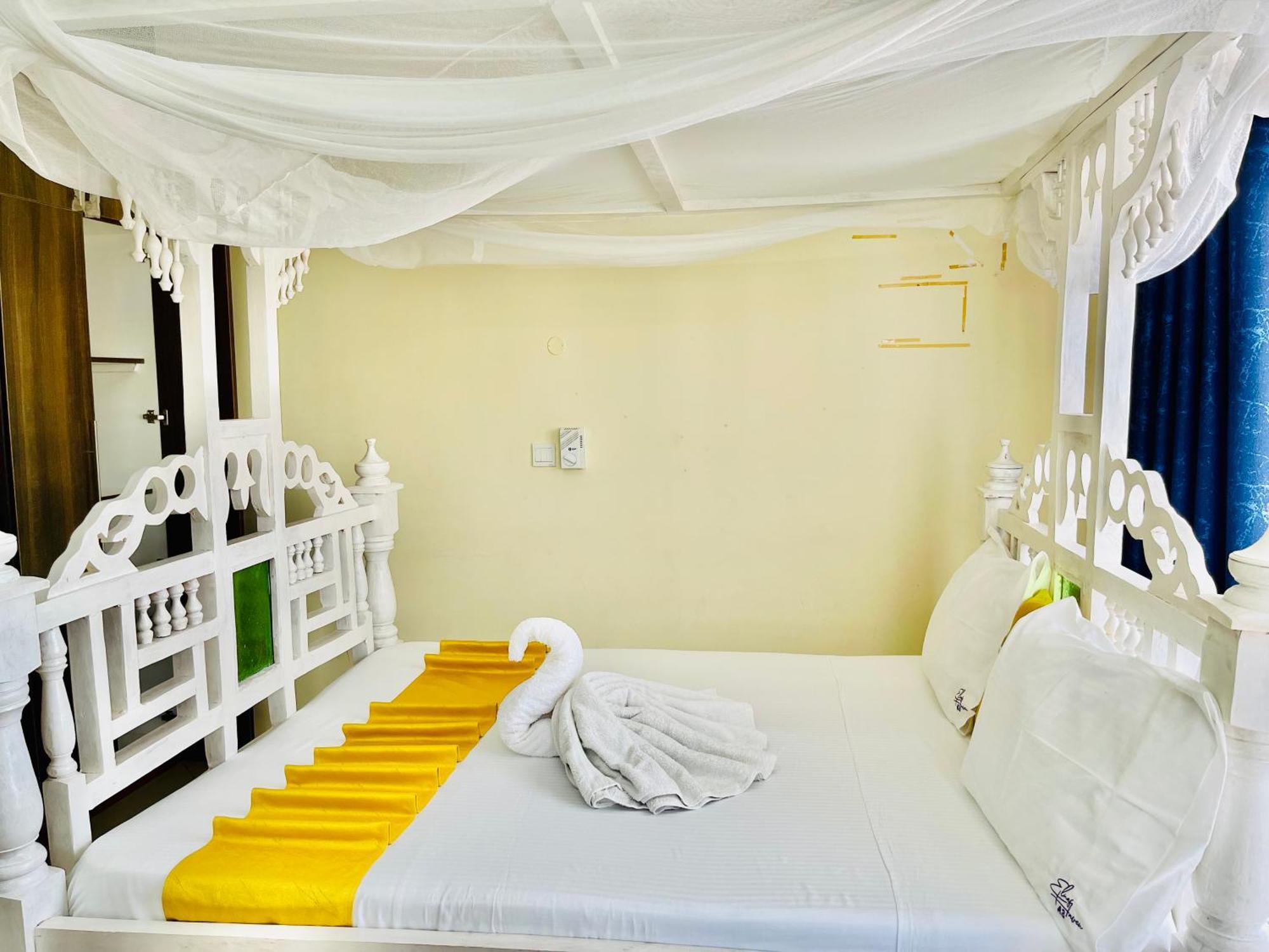 Bed and Breakfast Elna'S Nyali - Work & Unwind - Pool, Sea Views, Ac & Fast Wi-Fi Момбаса Экстерьер фото