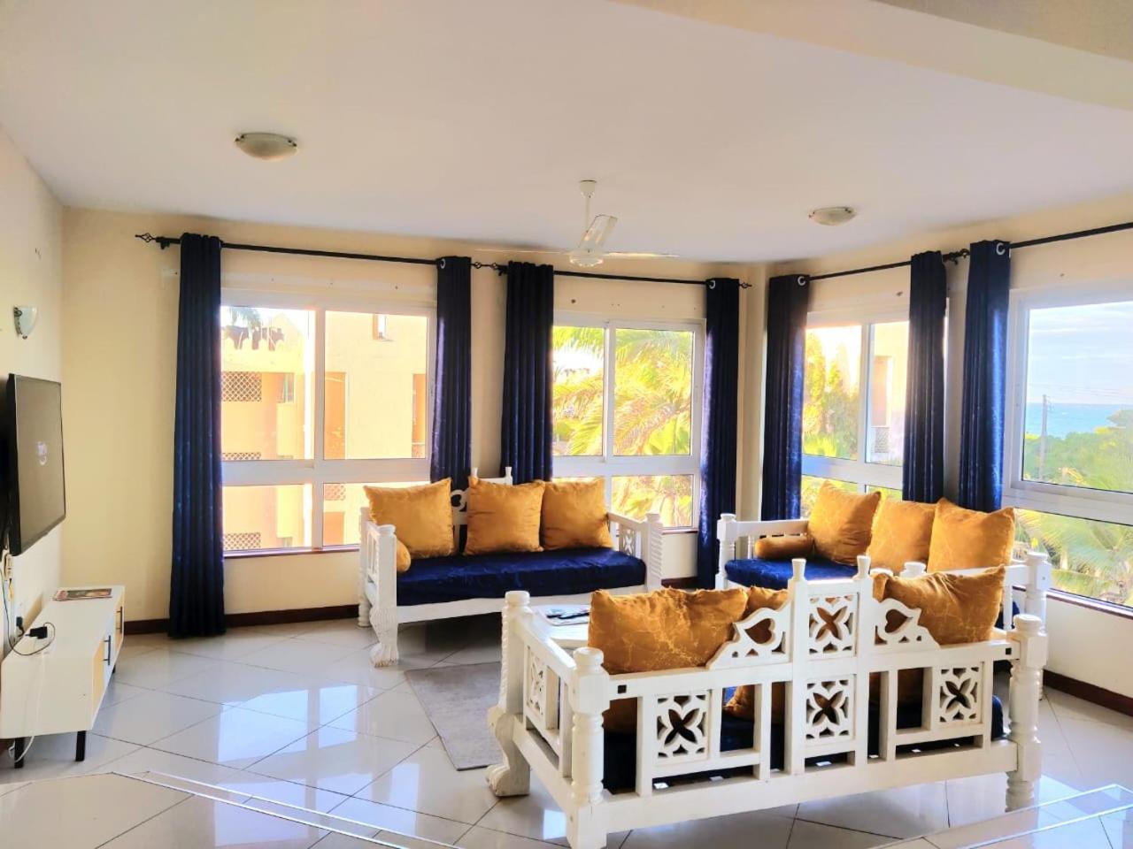 Bed and Breakfast Elna'S Nyali - Work & Unwind - Pool, Sea Views, Ac & Fast Wi-Fi Момбаса Экстерьер фото