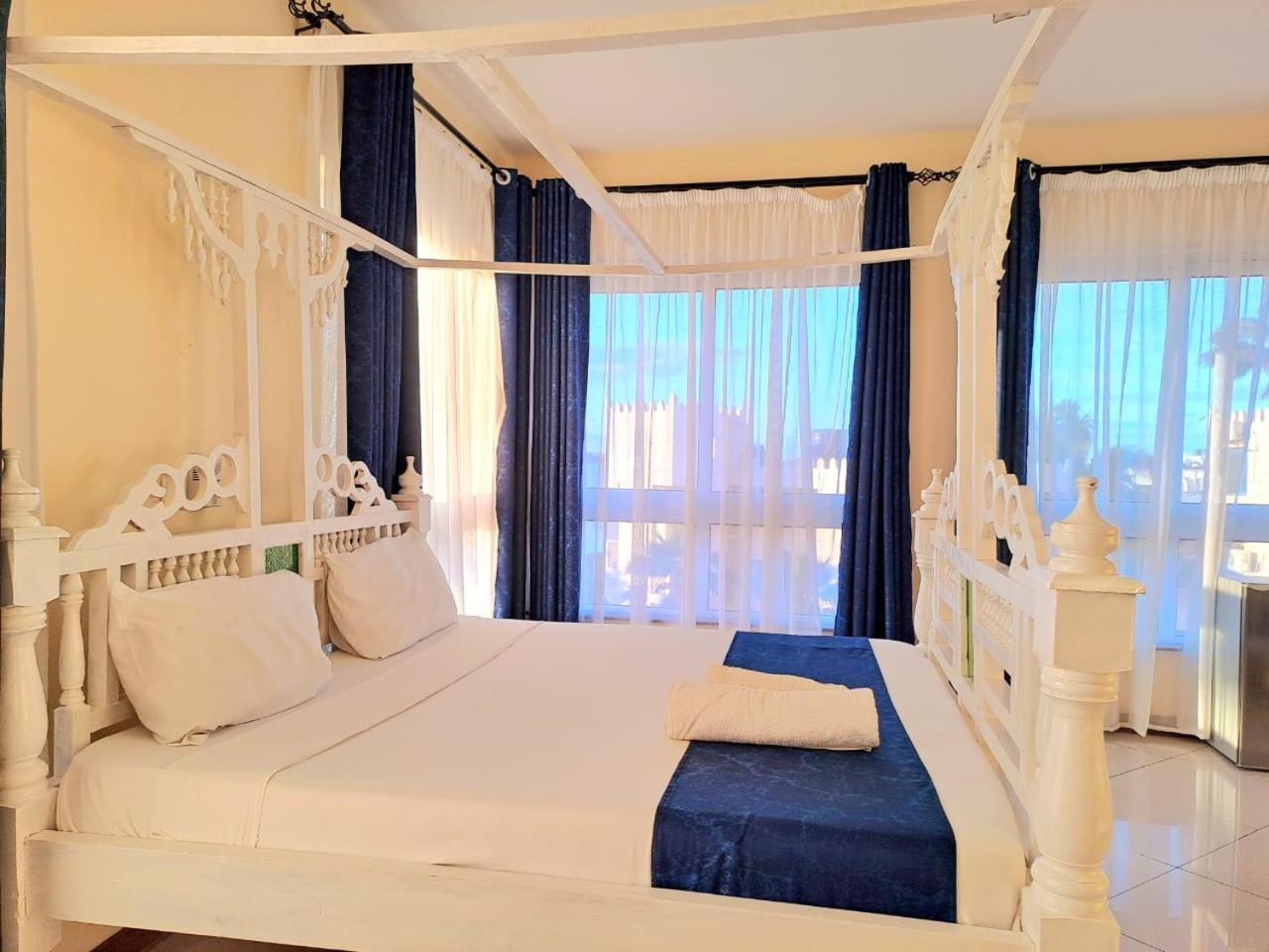 Bed and Breakfast Elna'S Nyali - Work & Unwind - Pool, Sea Views, Ac & Fast Wi-Fi Момбаса Экстерьер фото
